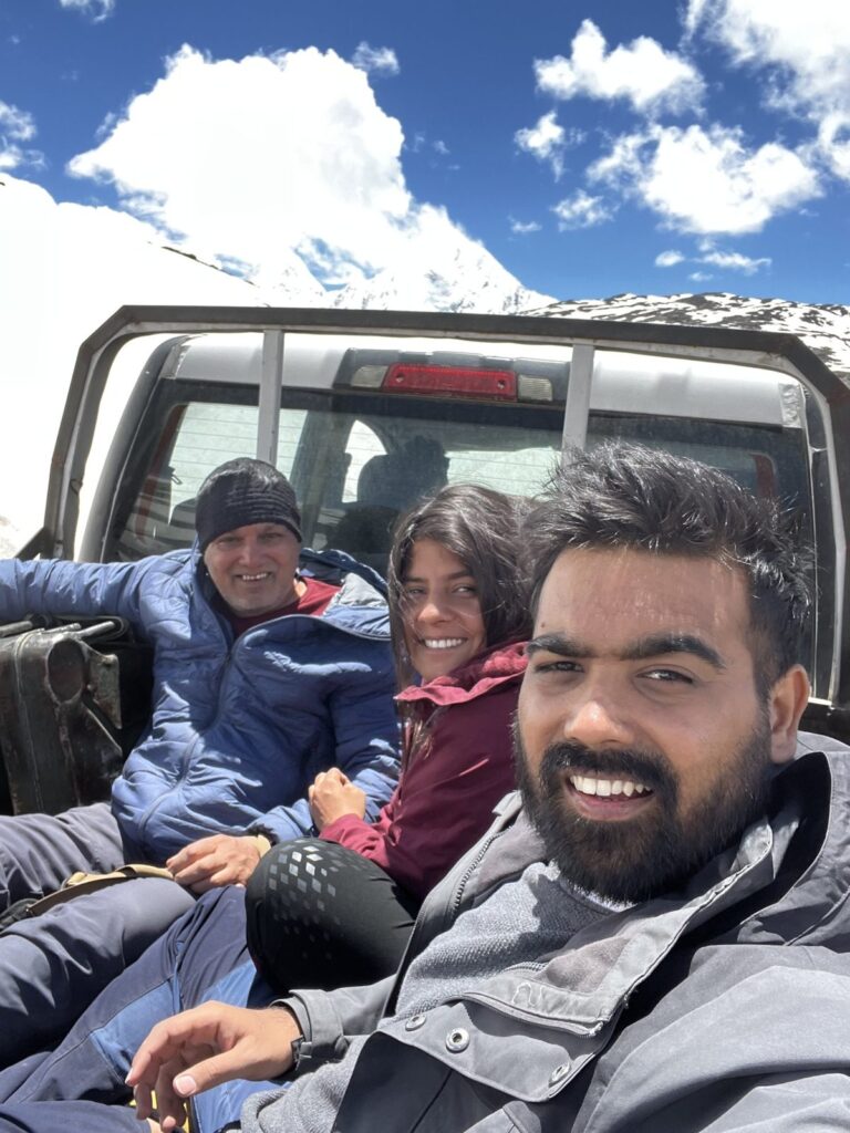 Hitchhiking from Losar to Manali in the back of an Isuzu pickup
